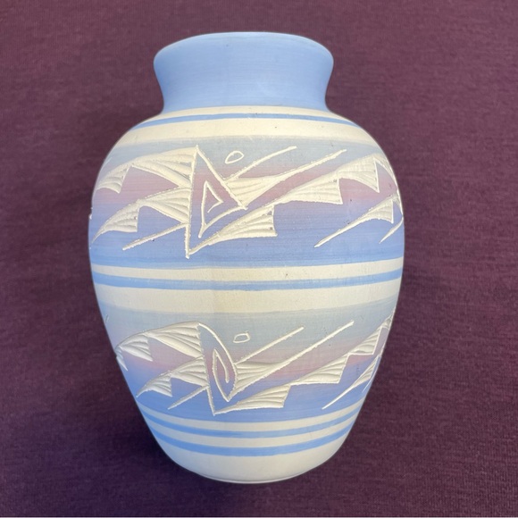 Southwest Navajo Pottery Vaze Signed by the Artist 6.5" - Picture 2 of 11
